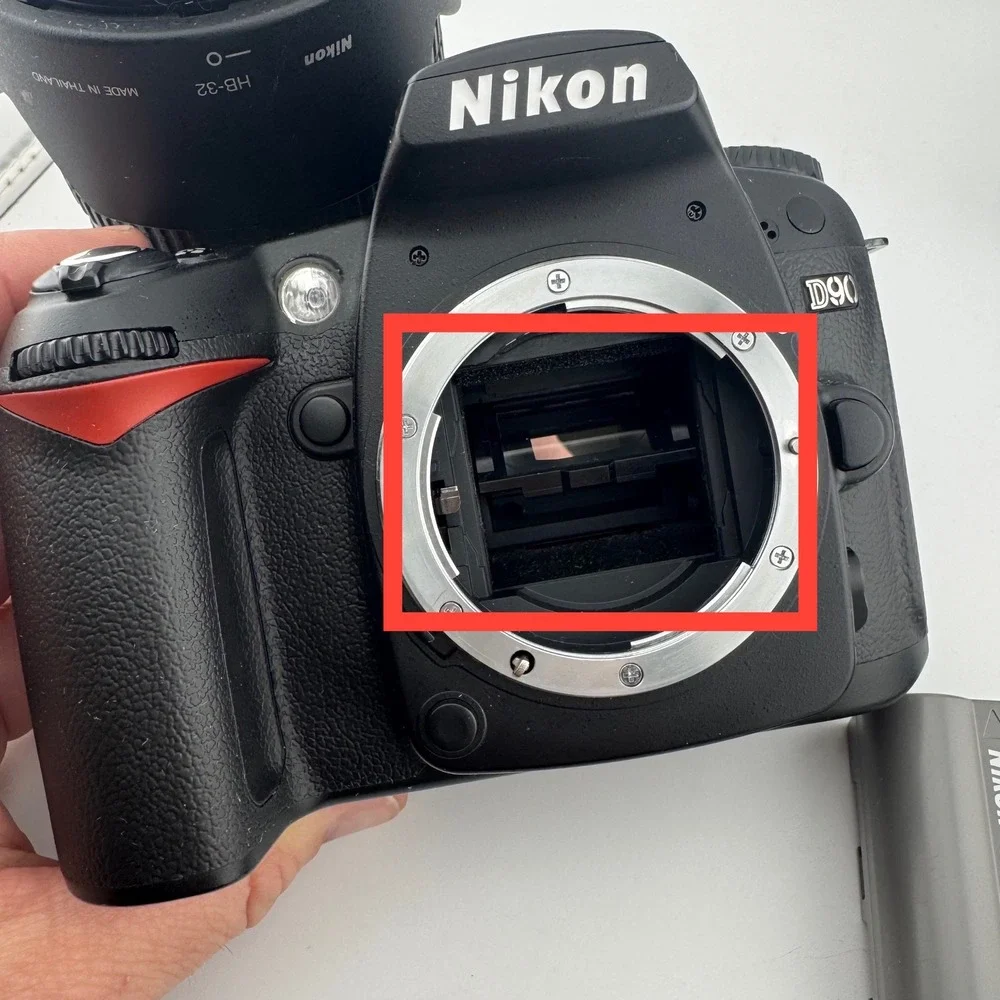 Nikon D90 DSLR Camera 18-105mm VR Lens Black Bundle 12.3MP HD Video FOR PARTS